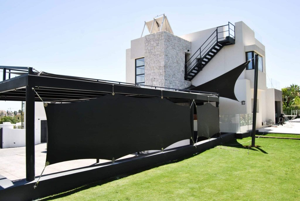 ¿Buscas Sombra y Estilo? Descubre el Toldo Vela Perfecto en España