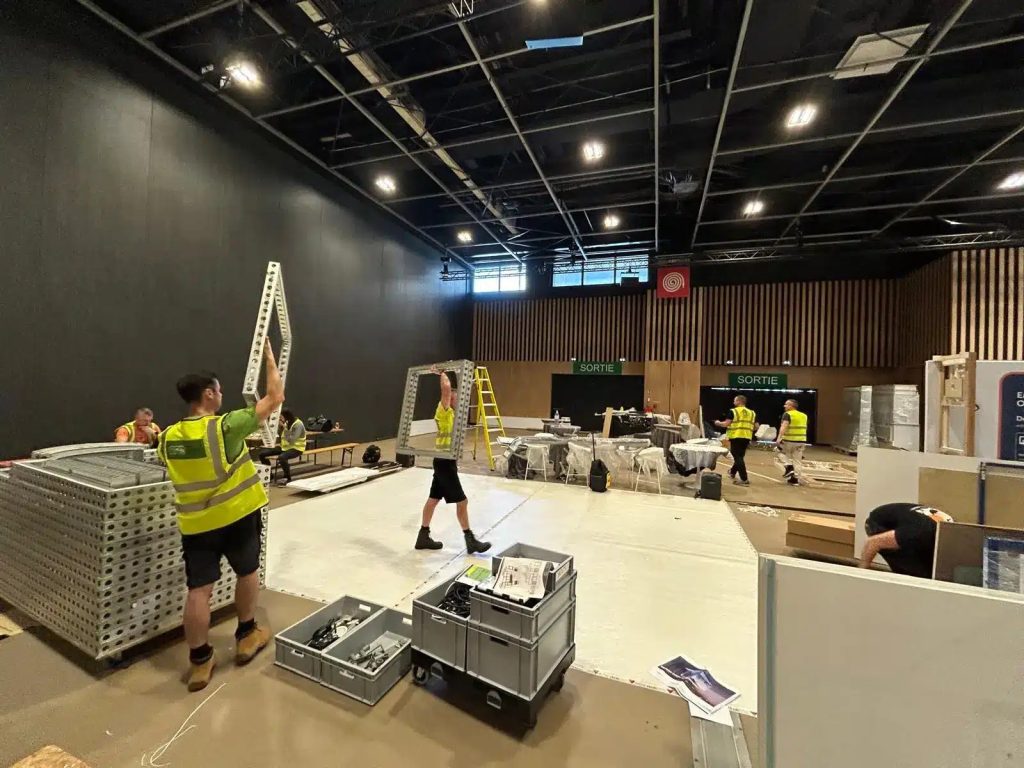 Stand design that earns clicks and saves space