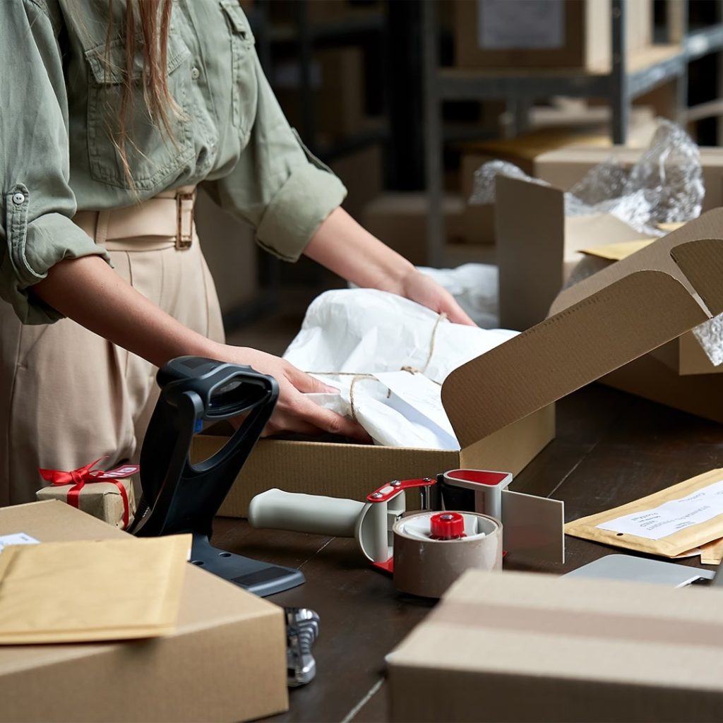 Smart storage and distribution for growing e-commerce