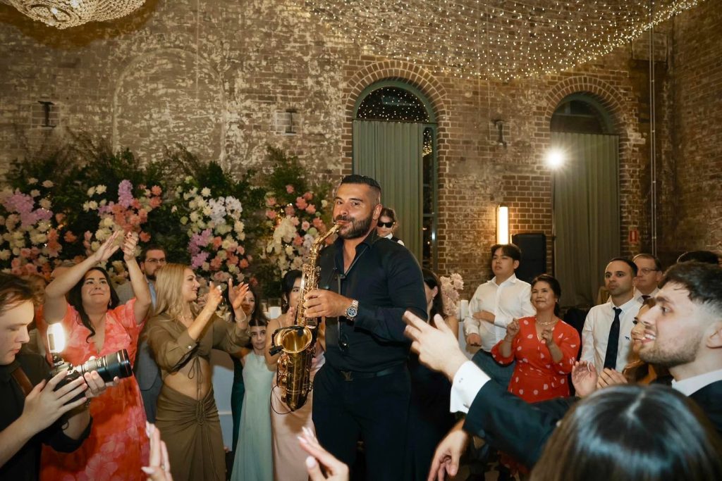 Celebrating Your Greek Wedding: Music, Dance and Festive Atmosphere Celebrating Your Greek Wedding: Music, Dance and Festive Atmosphere