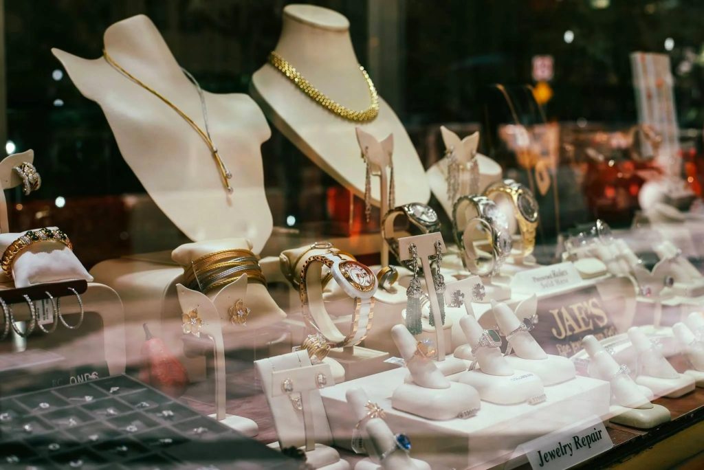 Discover Local Gems: Jewelry Shopping in Miami