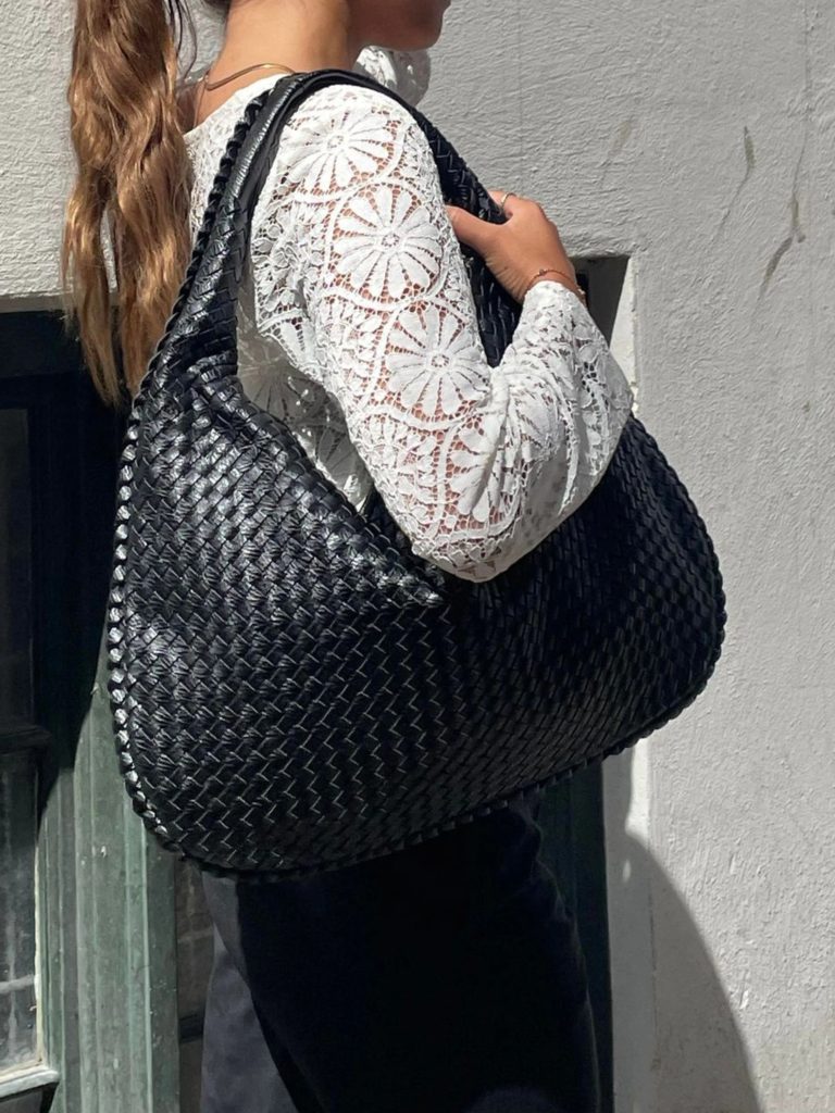 Discover Chic Handbags Online for Every Style