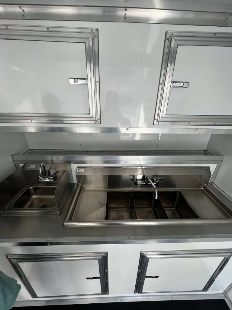 Reliable mobile catering solutions for events and fairs Reliable mobile catering solutions for events and fairs