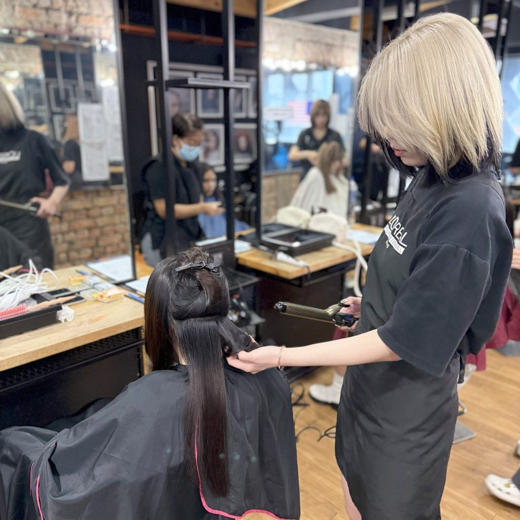 Practical tips for managing frizzy hair effectively